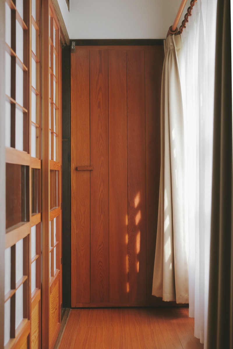 puertas rasomuro de madera